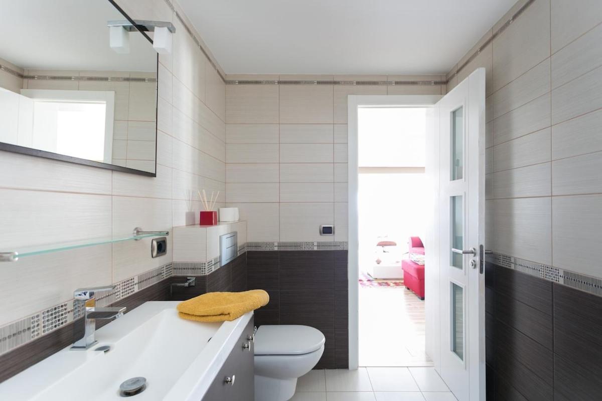 לוס ריאלחוס Nice And Comfortable Vacational Apartment With Sea View מראה חיצוני תמונה